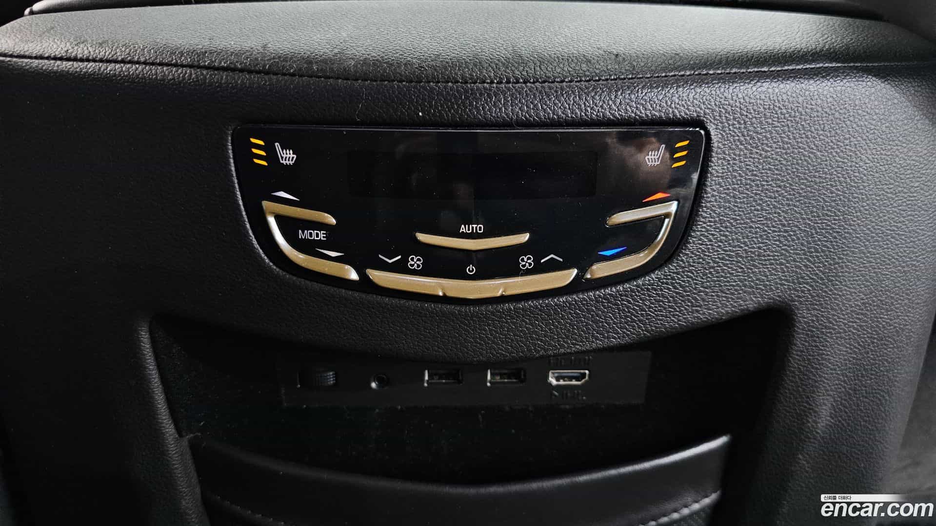 Escalade Cadillac 2020.2-OPTION-053
