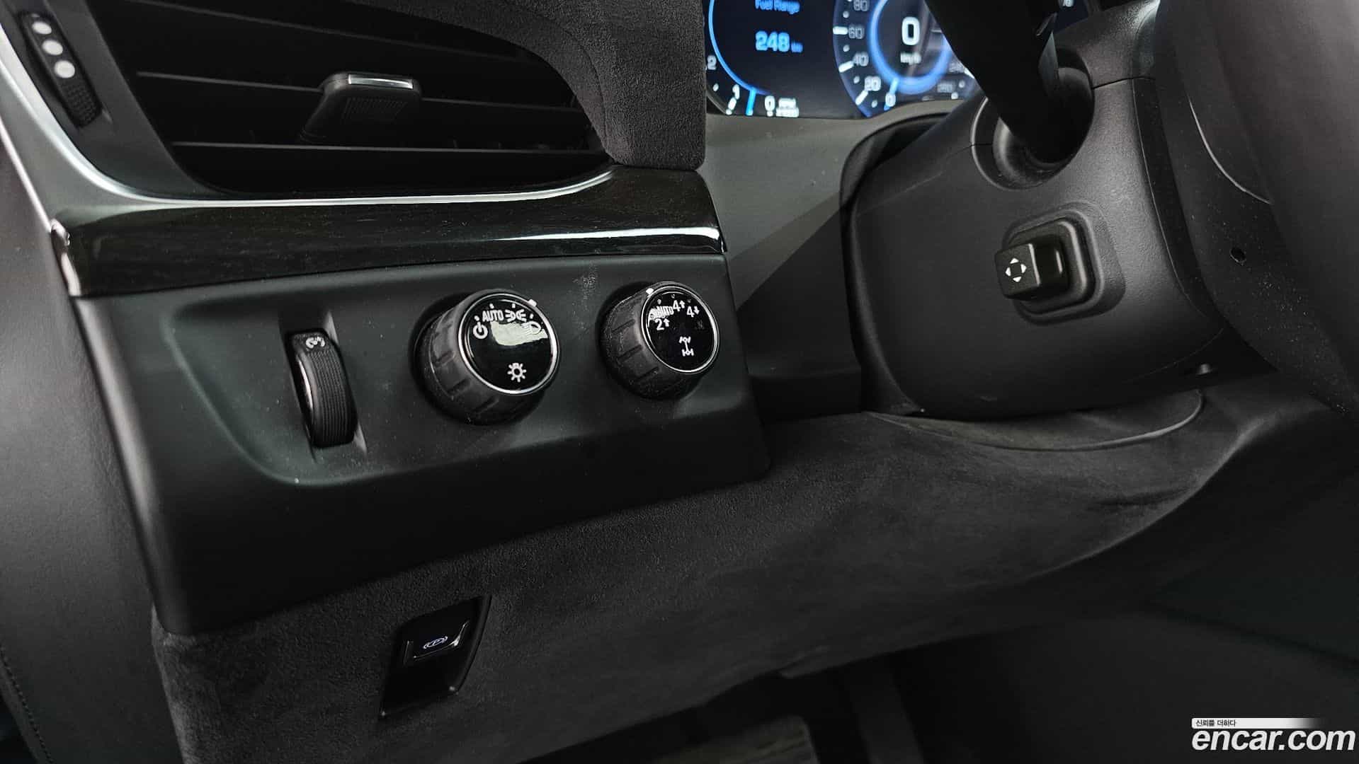 Escalade Cadillac 2020.2-OPTION-054