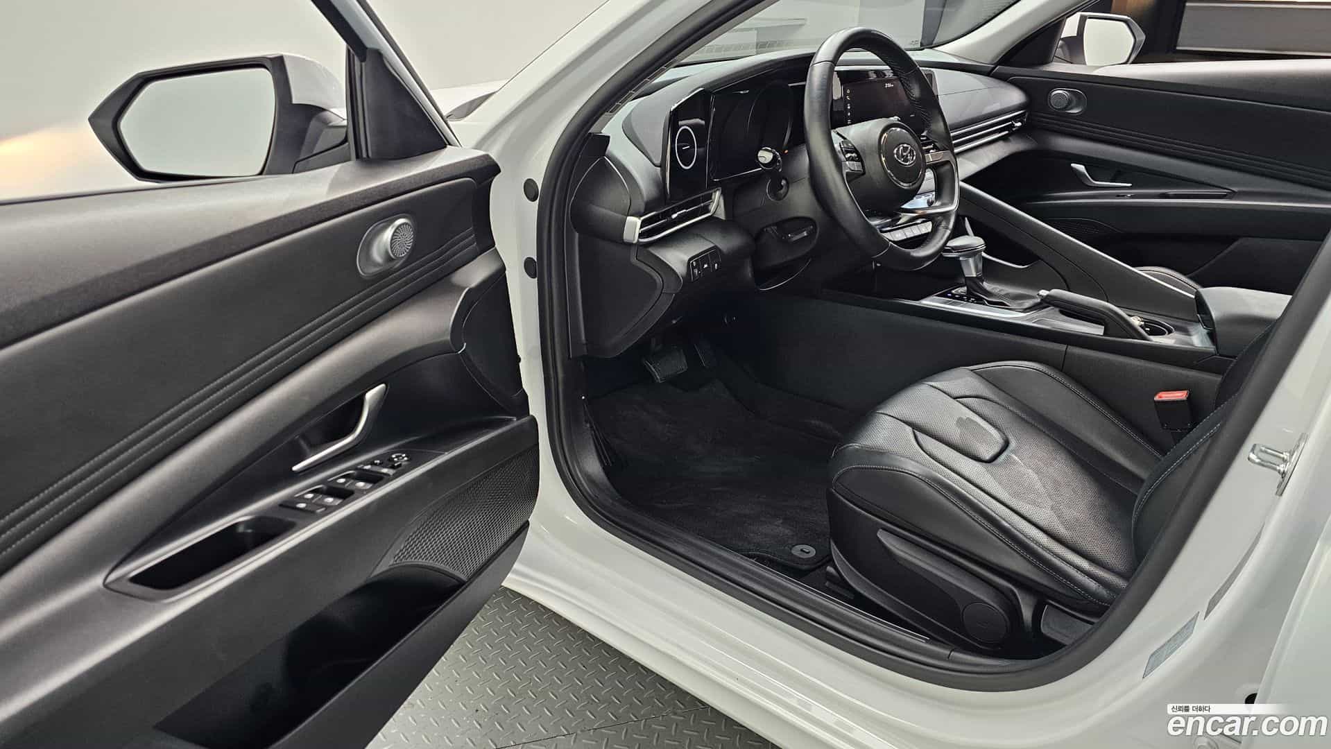 AVANTE Hyundai 2021.1-INNER-010
