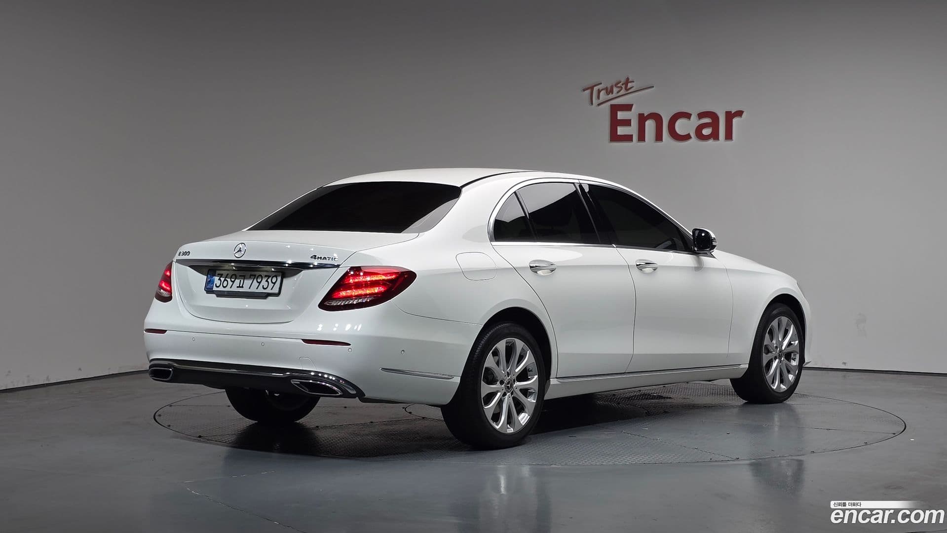 Main__Slider__Photo:E-Class Mercedes-Benz 2020.9-1