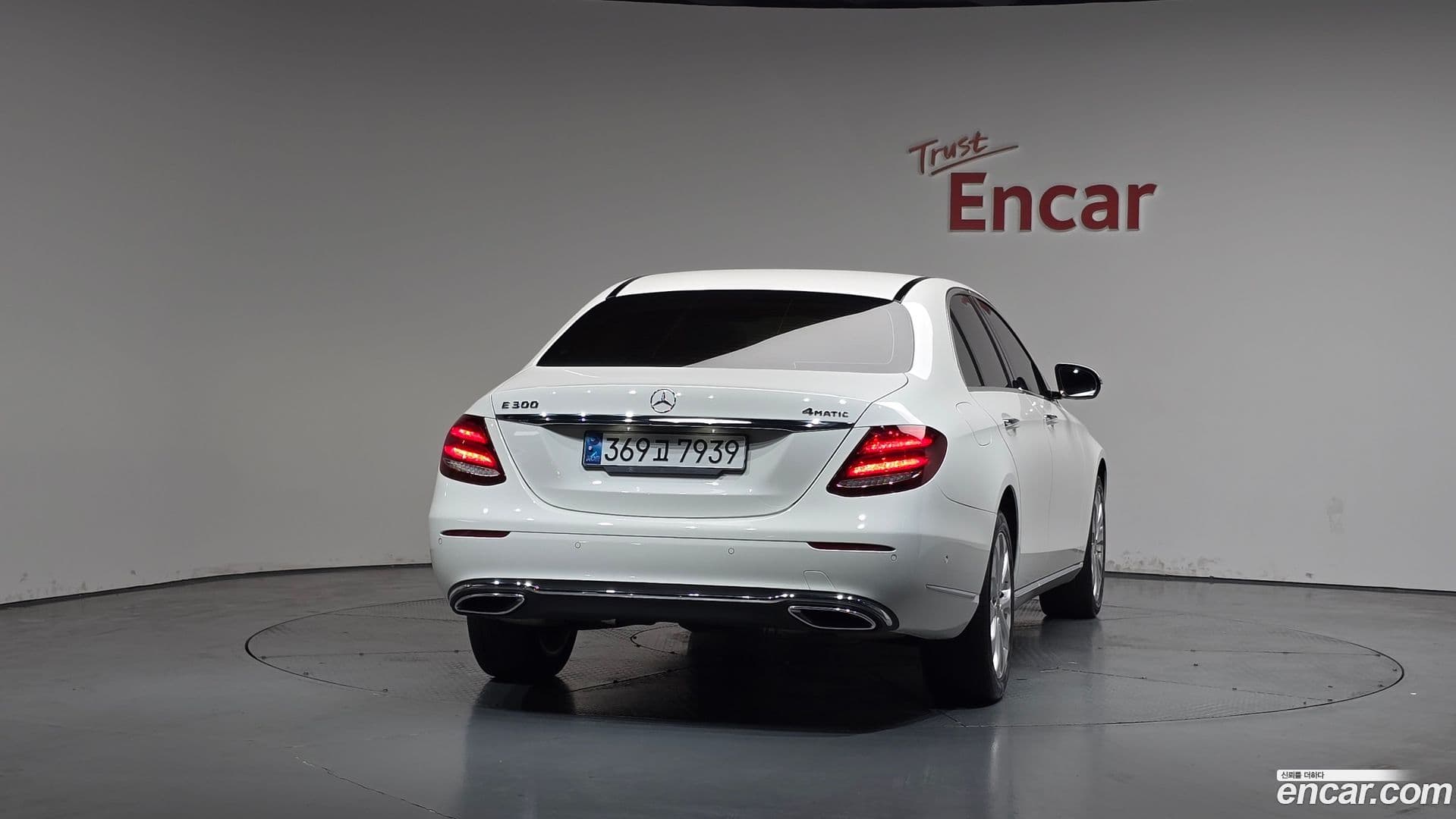 Main__Slider__Photo:E-Class Mercedes-Benz 2020.9-3