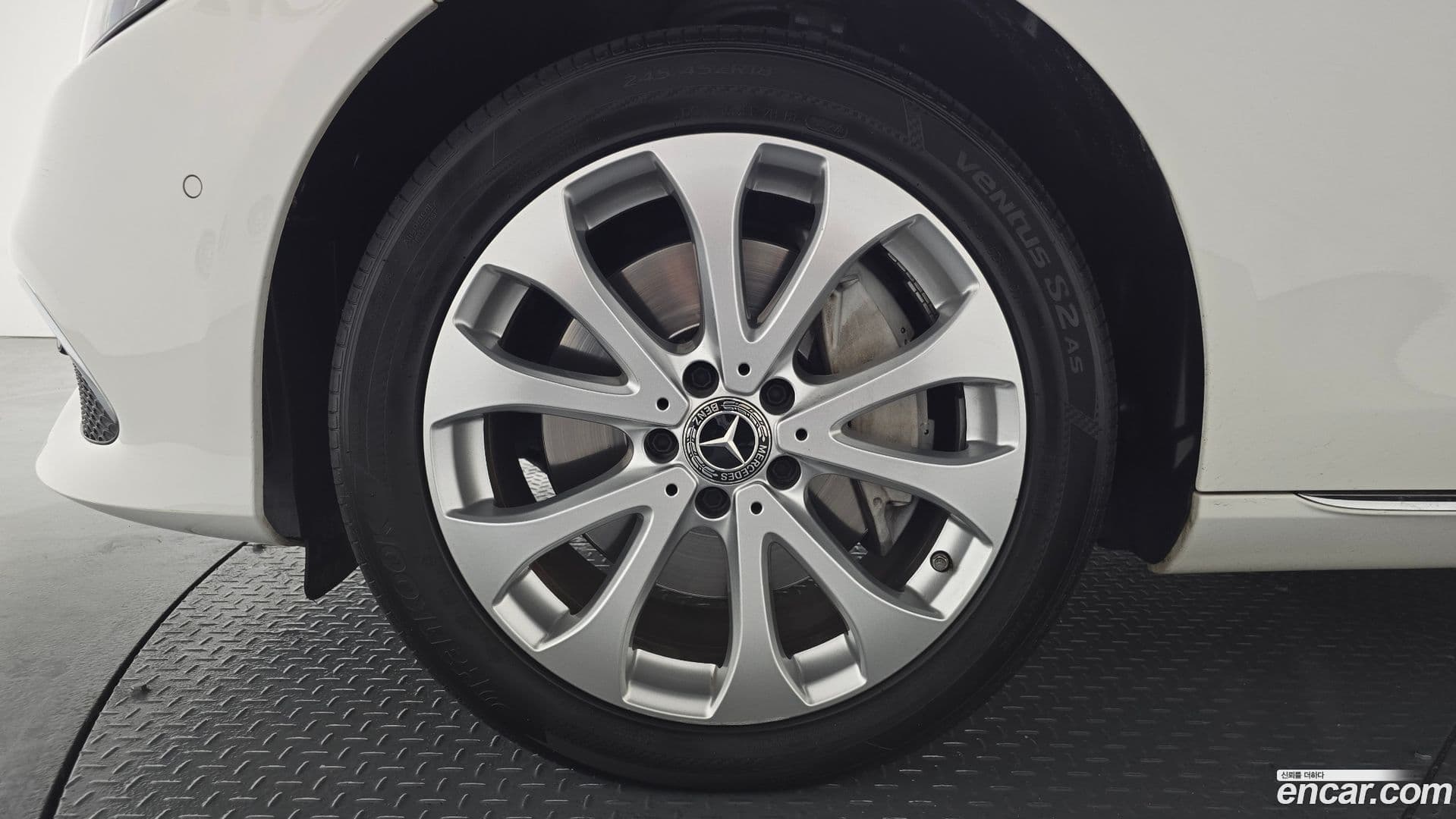 Main__Slider__Photo:E-Class Mercedes-Benz 2020.9-4