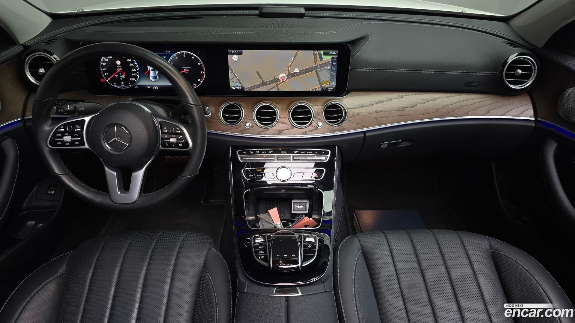 Main__Slider__Photo:E-Class Mercedes-Benz 2020.9-6