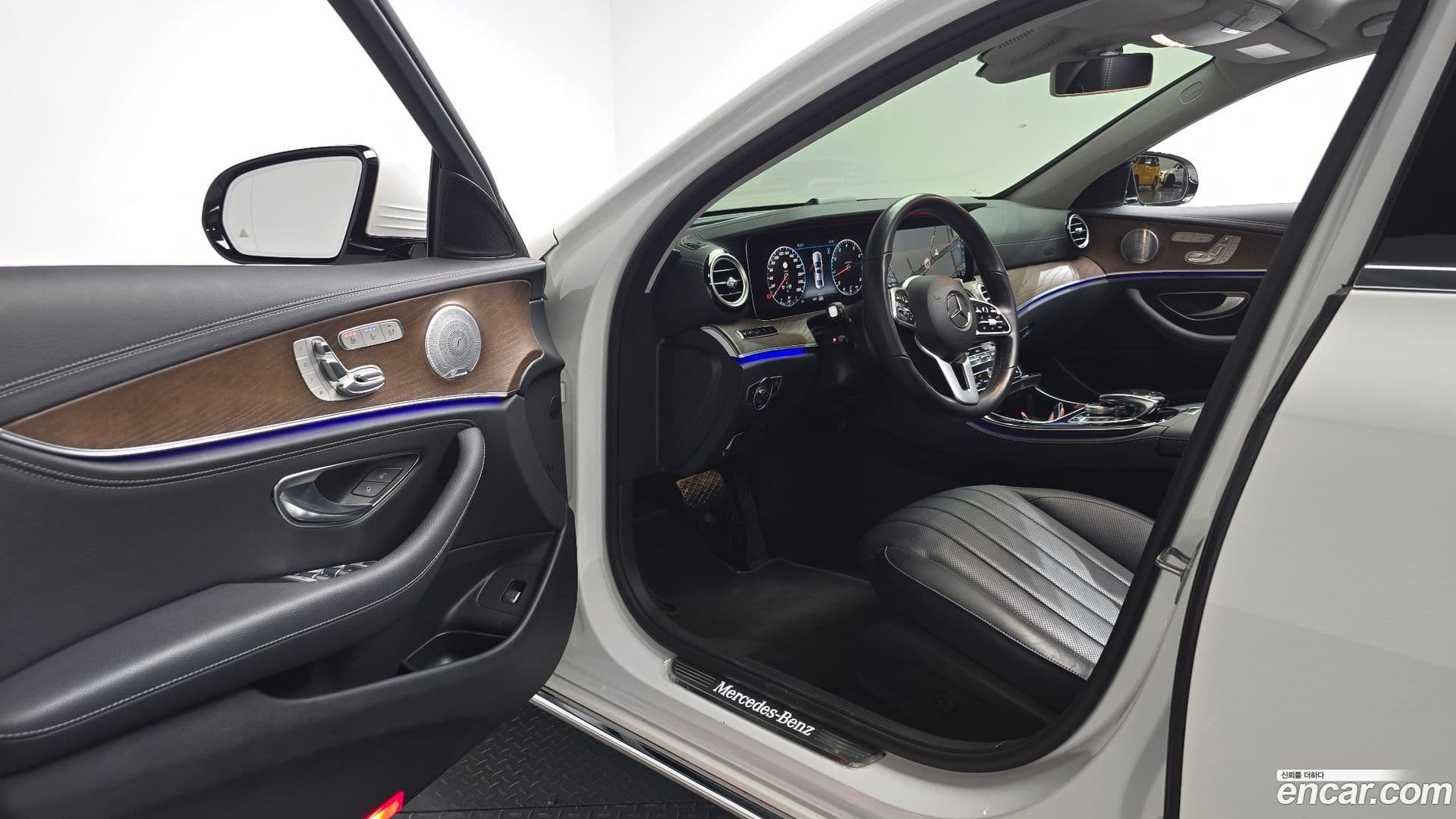 Main__Slider__Photo:E-Class Mercedes-Benz 2020.9-9