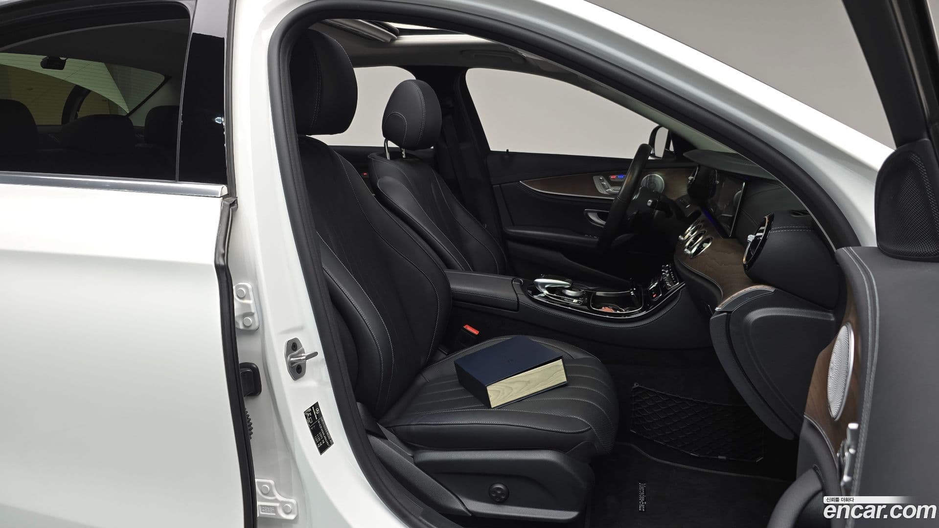Main__Slider__Photo:E-Class Mercedes-Benz 2020.9-10