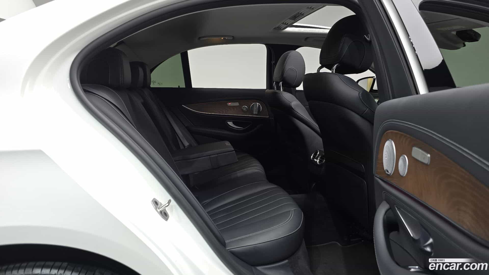 E-Class Mercedes-Benz 2020.9-OPTION-016