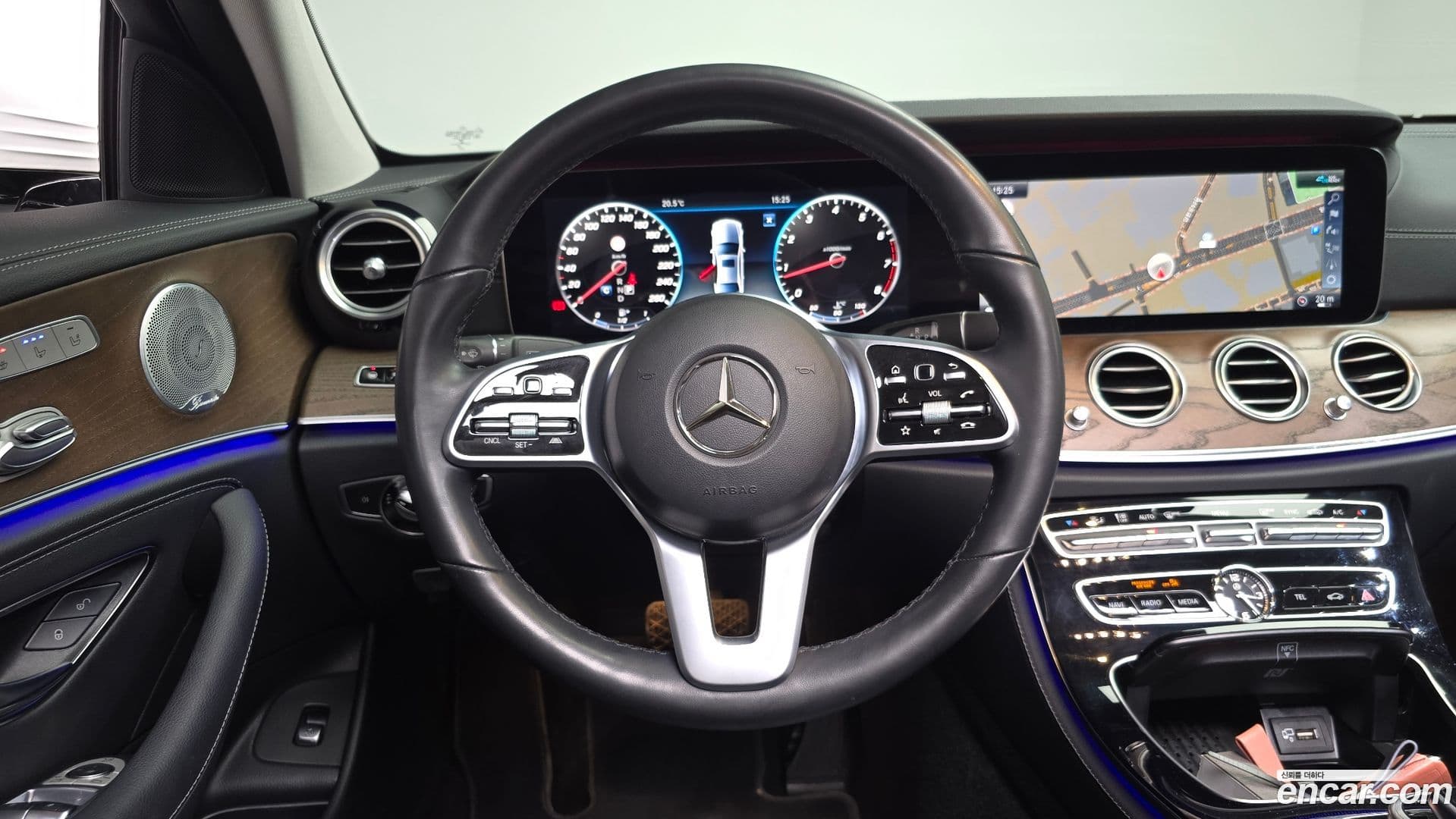 Main__Slider__Photo:E-Class Mercedes-Benz 2020.9-12