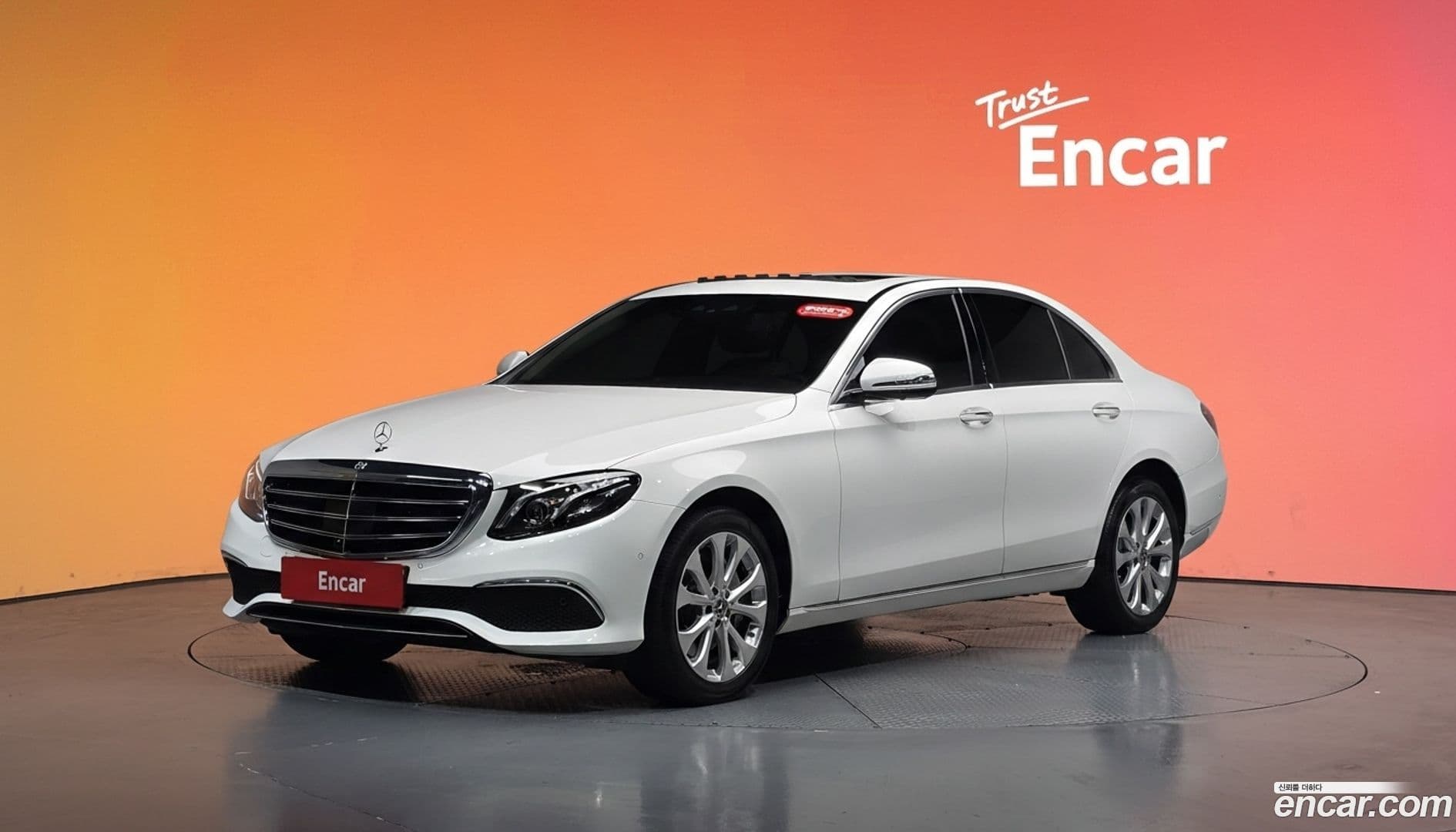 Main__Slider__Photo:E-Class Mercedes-Benz 2020.9-0