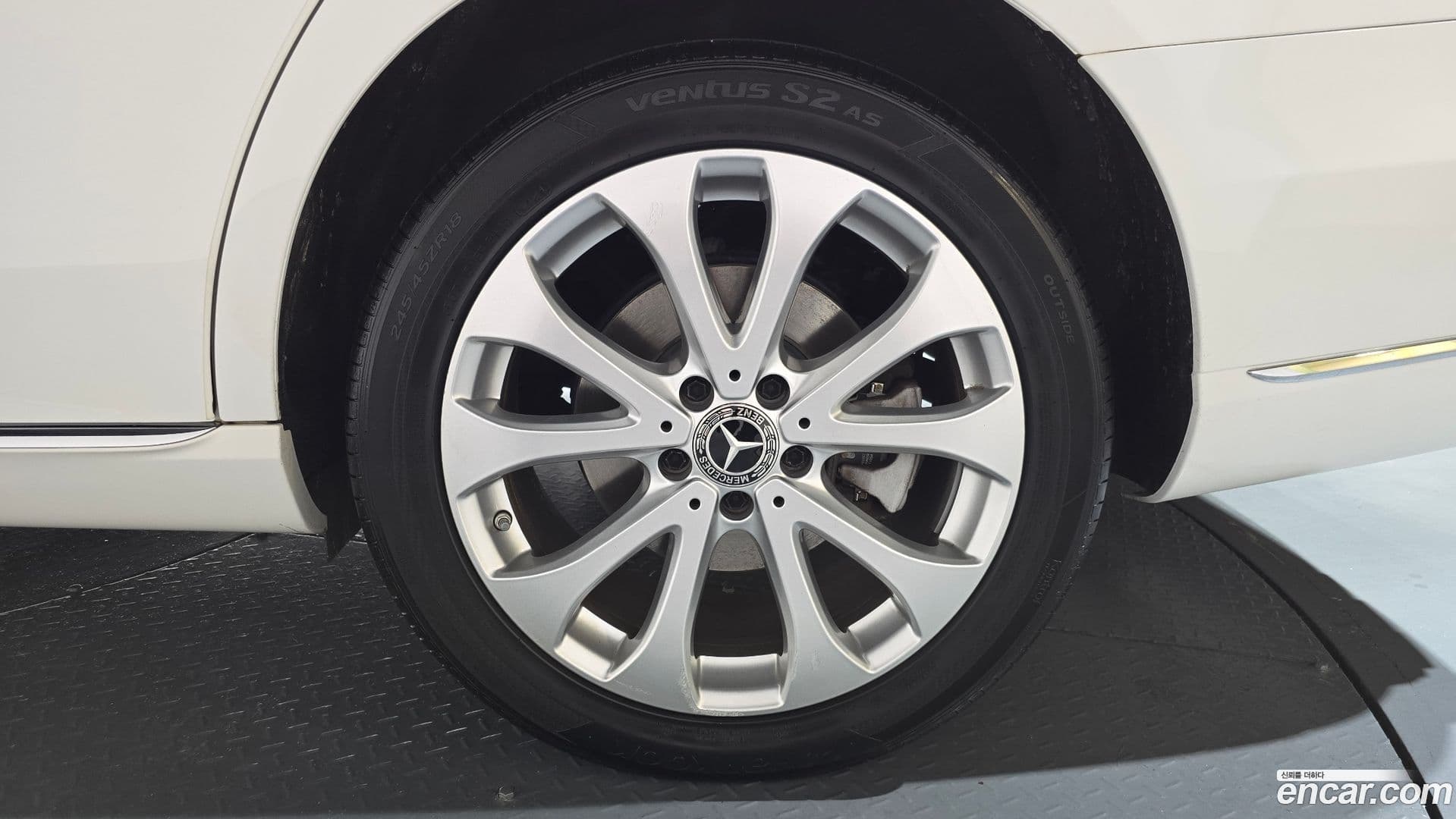 Main__Slider__Photo:E-Class Mercedes-Benz 2020.9-20