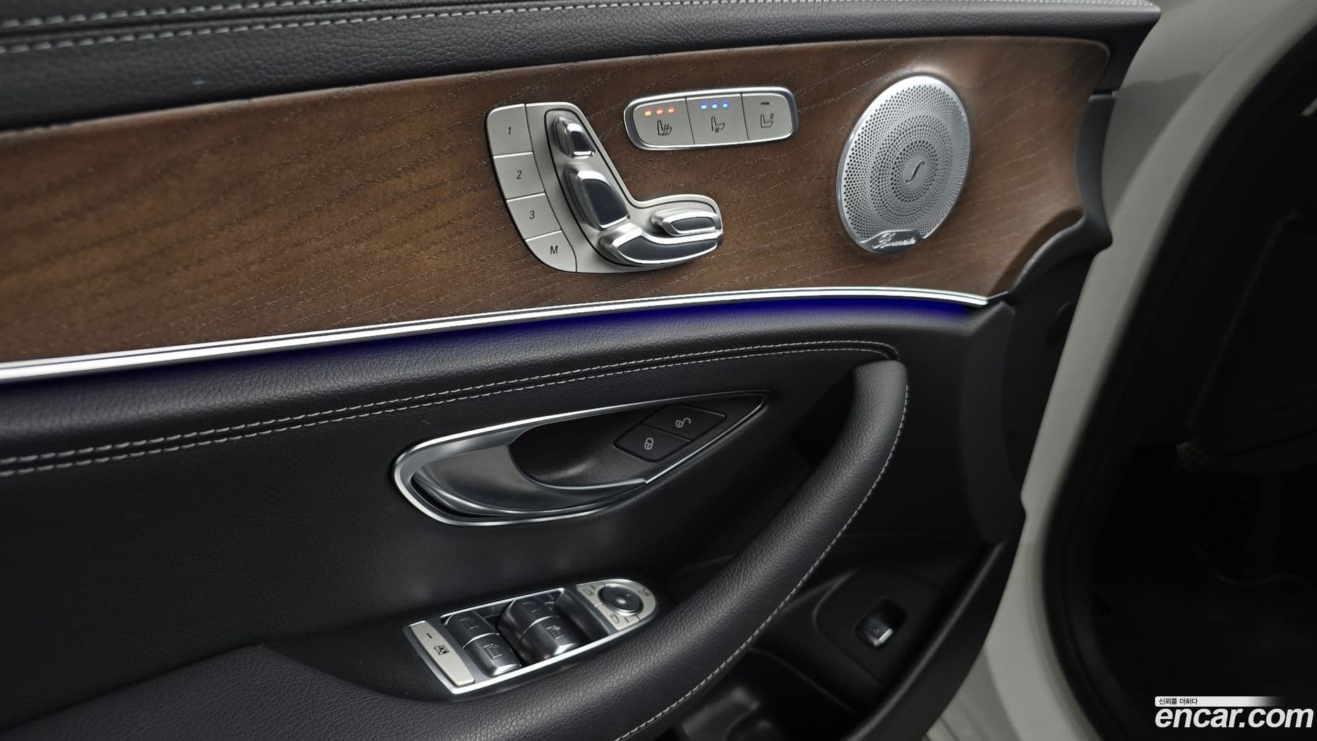 Main__Slider__Photo:E-Class Mercedes-Benz 2020.9-23