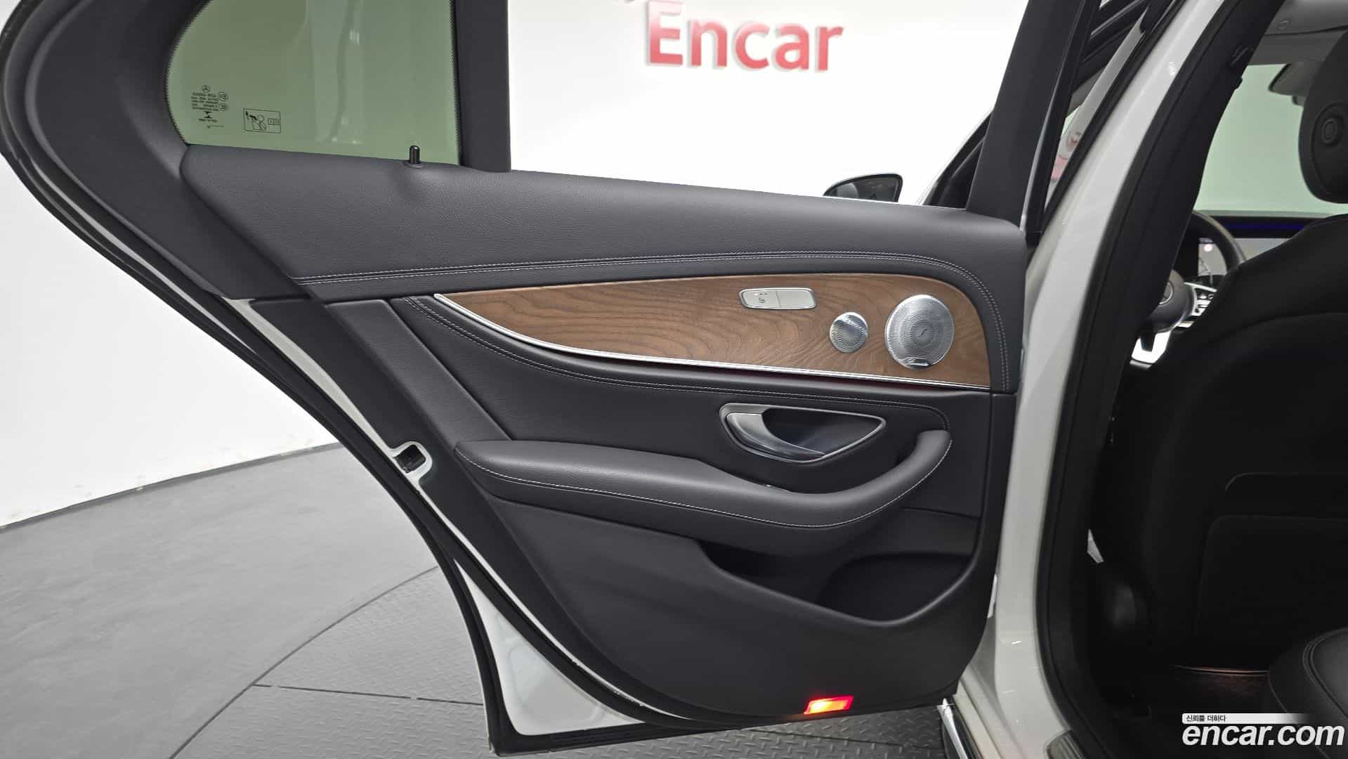 E-Class Mercedes-Benz 2020.9-INNER-035
