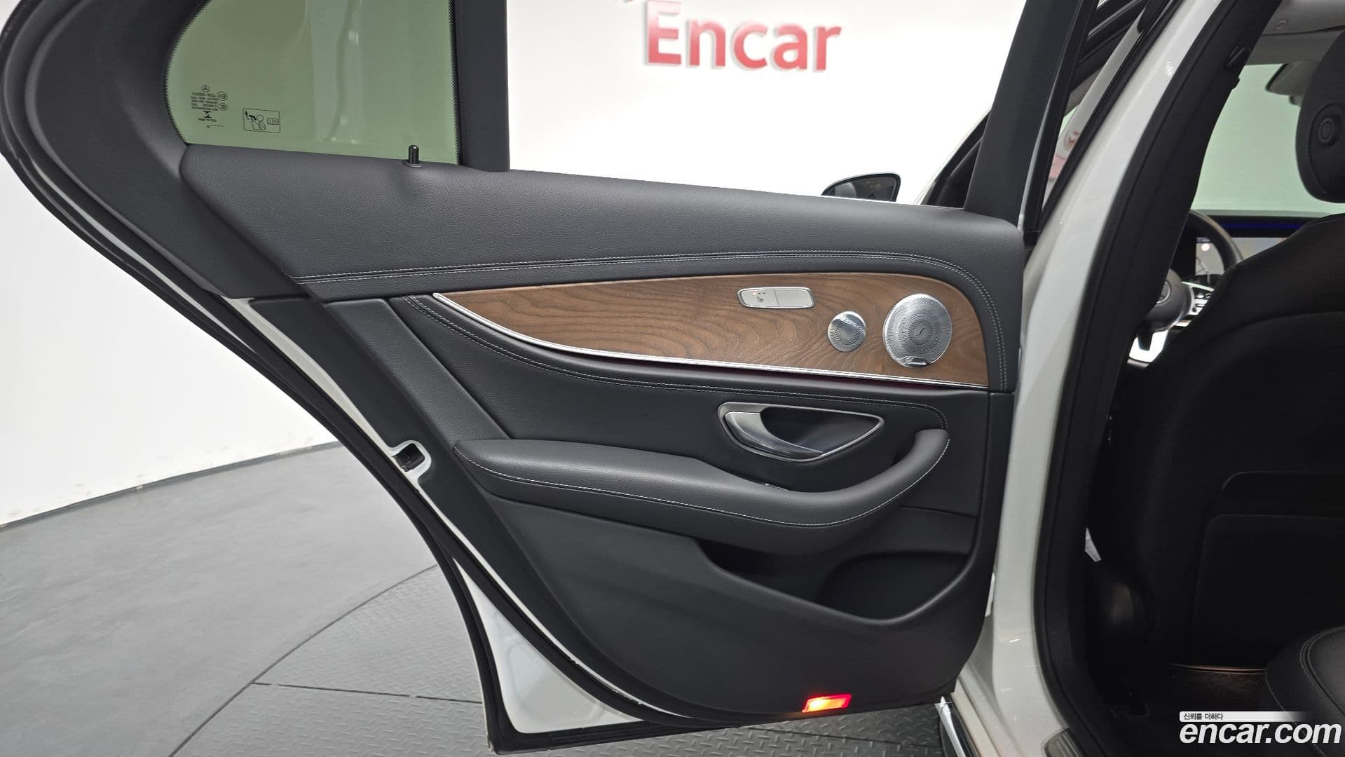 Main__Slider__Photo:E-Class Mercedes-Benz 2020.9-24