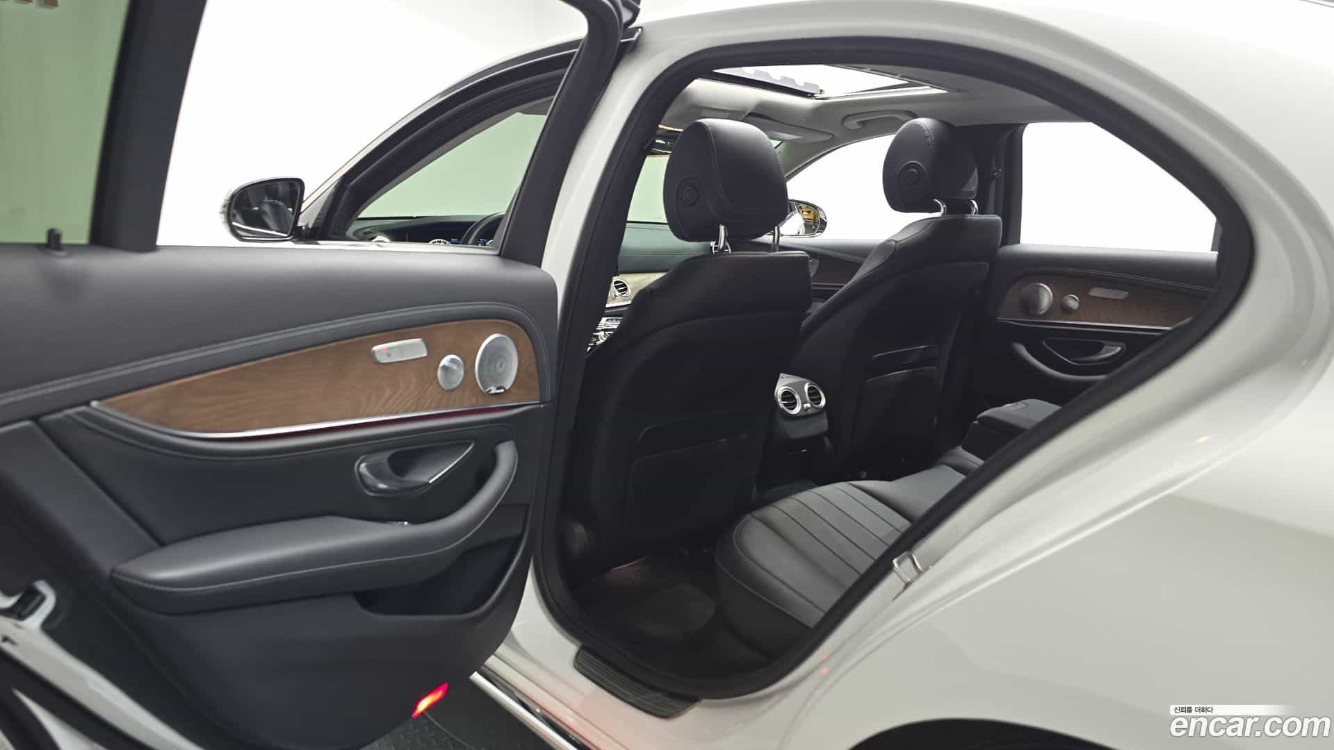 E-Class Mercedes-Benz 2020.9-INNER-036