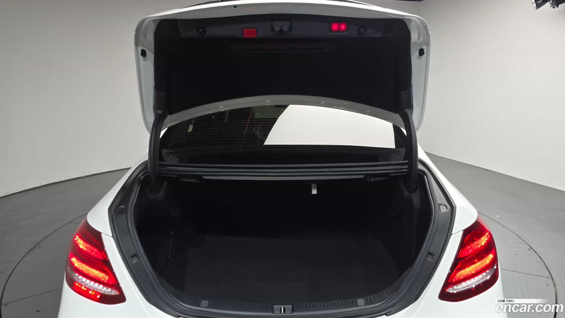 E-Class Mercedes-Benz 2020.9-OPTION-041
