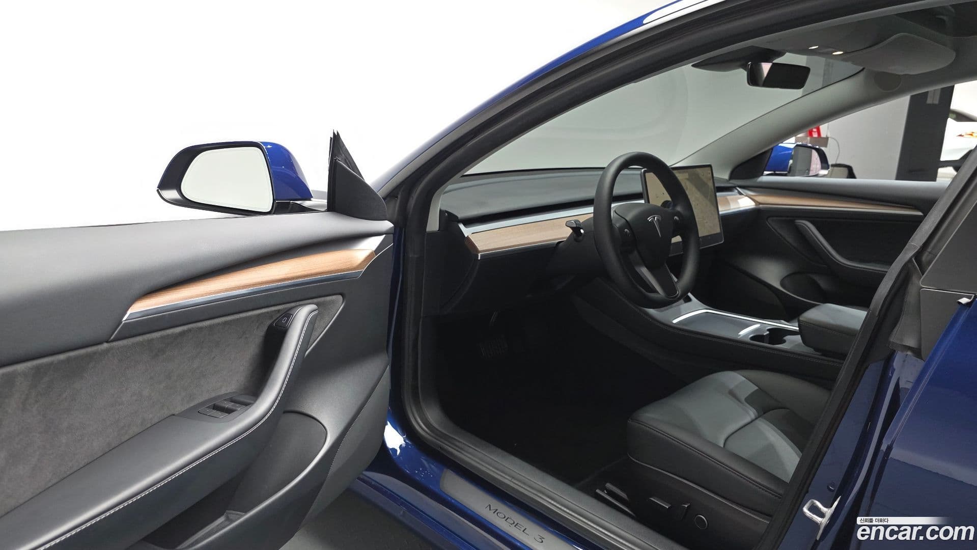 Main__Slider__Photo:Model 3 Tesla 2022.8-9