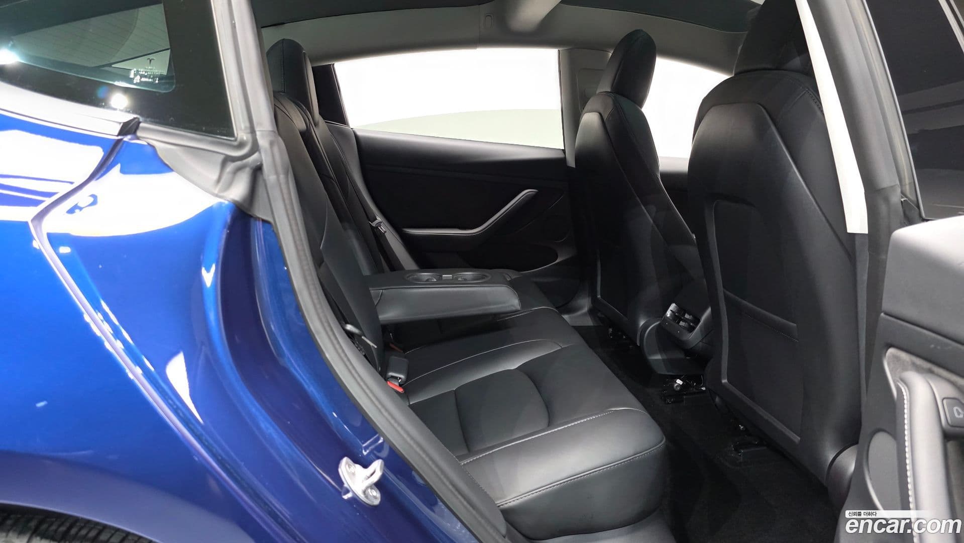 Main__Slider__Photo:Model 3 Tesla 2022.8-10
