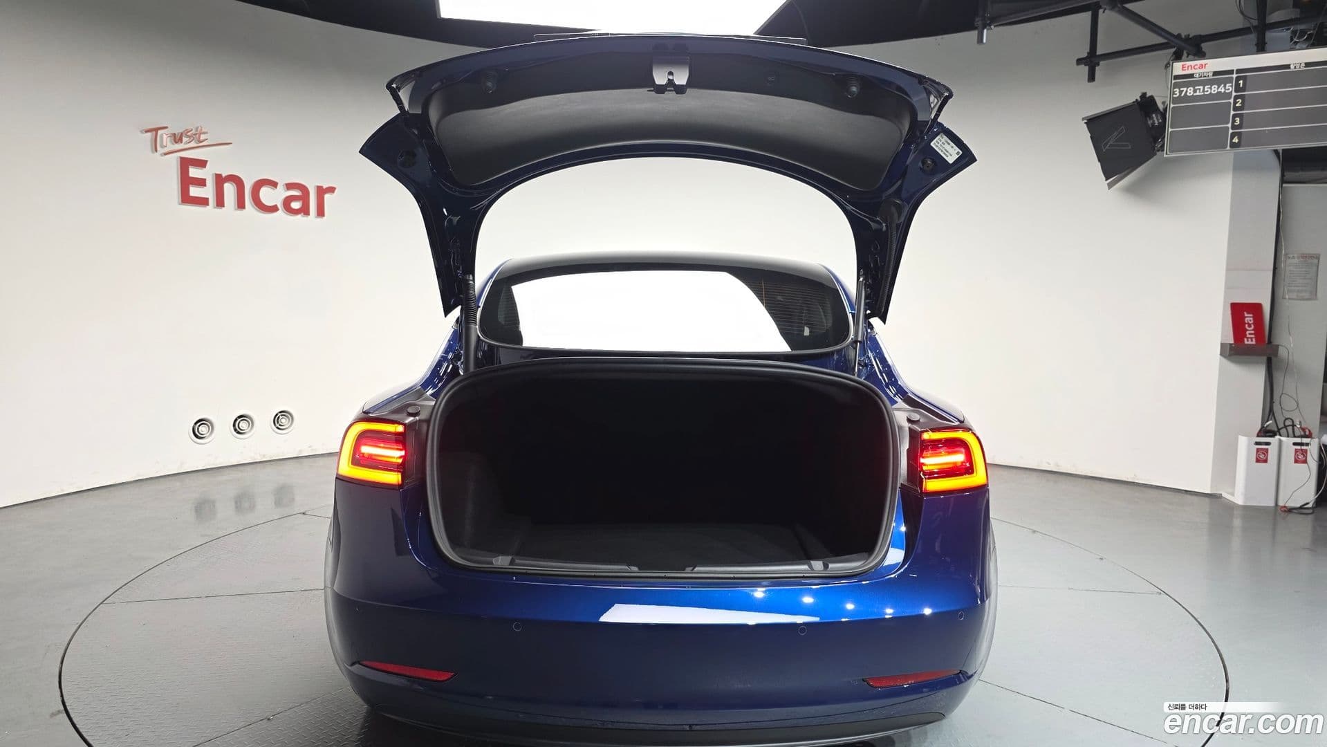 Main__Slider__Photo:Model 3 Tesla 2022.8-19