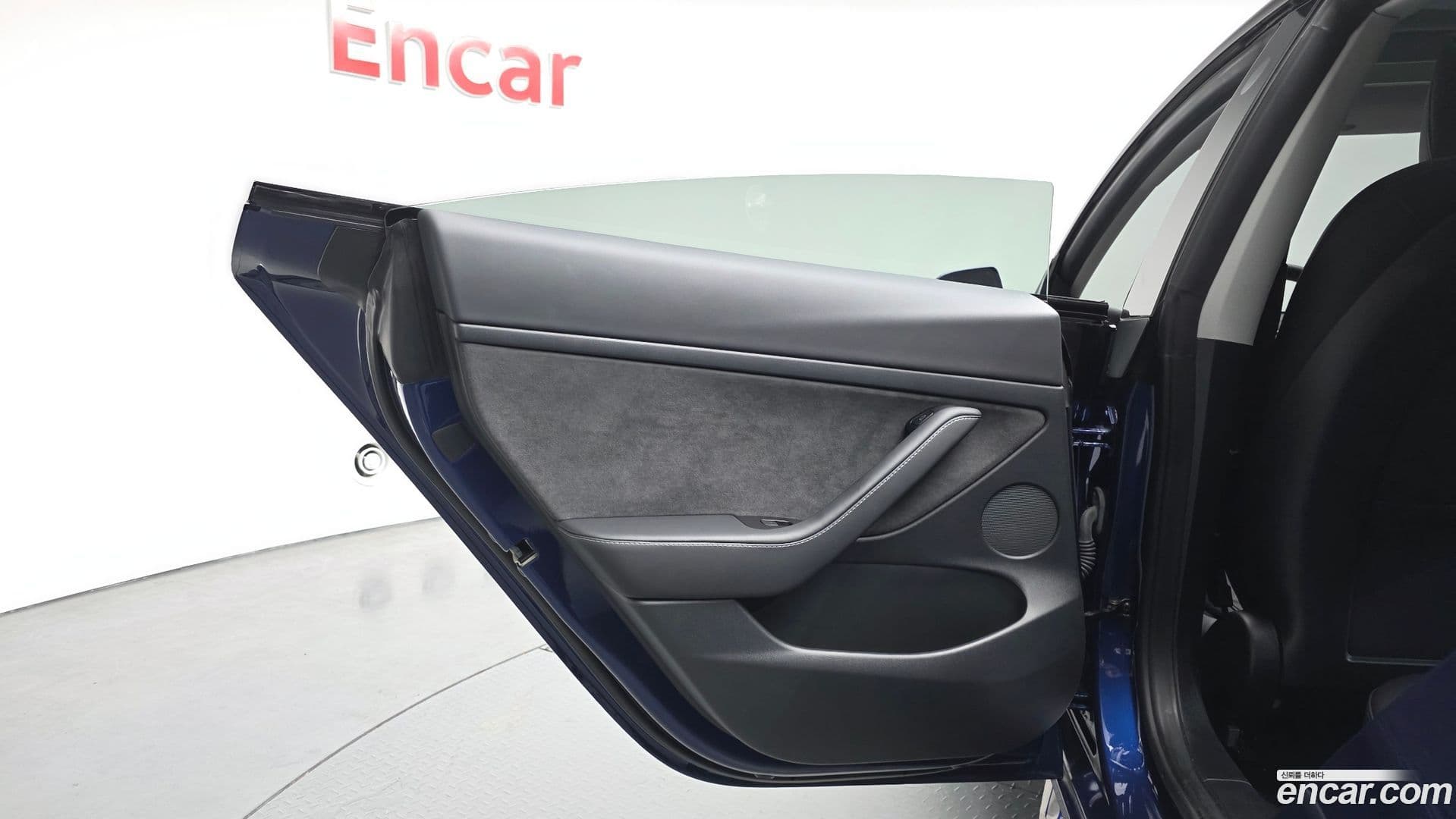 Main__Slider__Photo:Model 3 Tesla 2022.8-24
