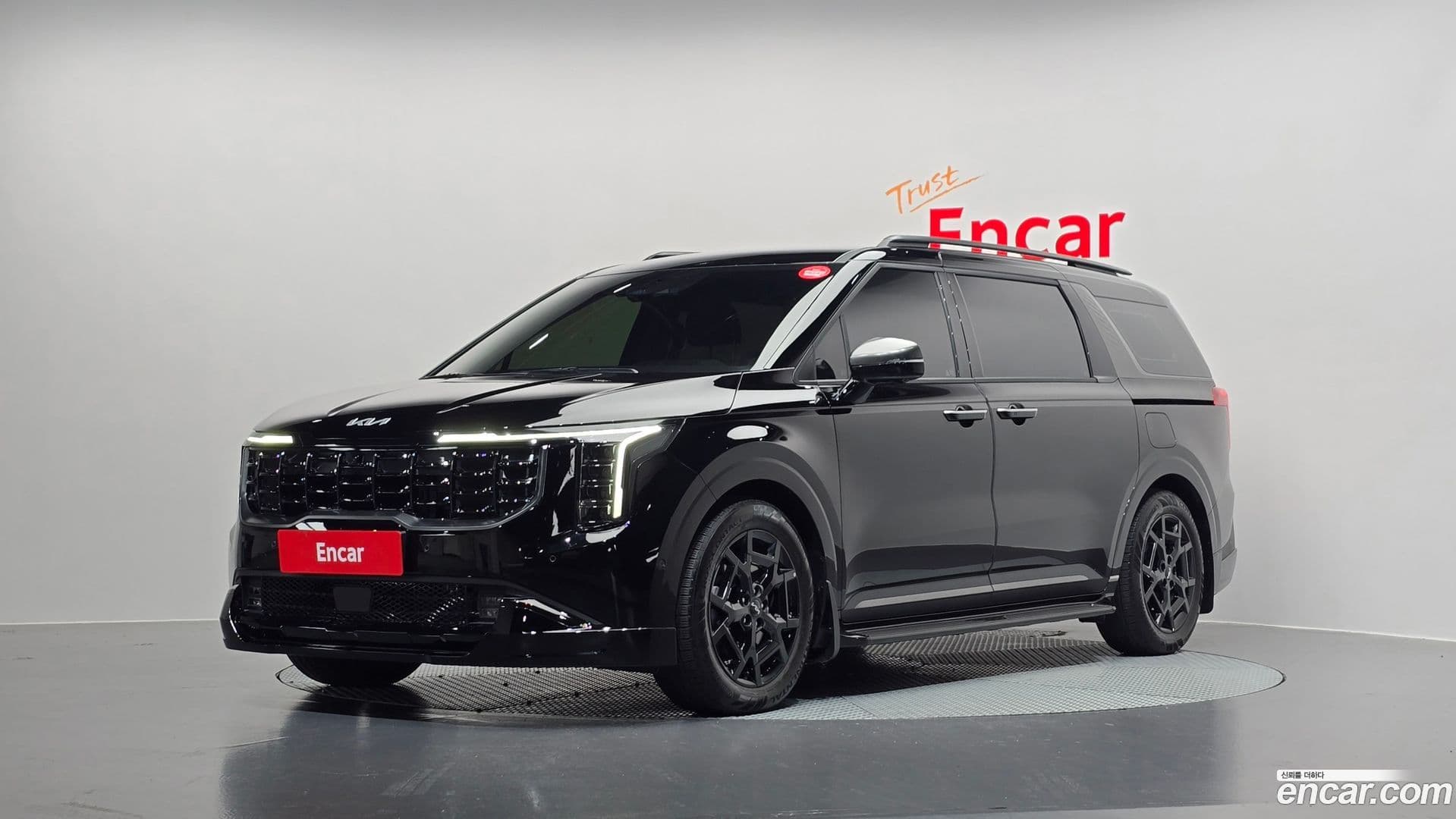 Main__Slider__Photo:Canival Kia 2025.2-0