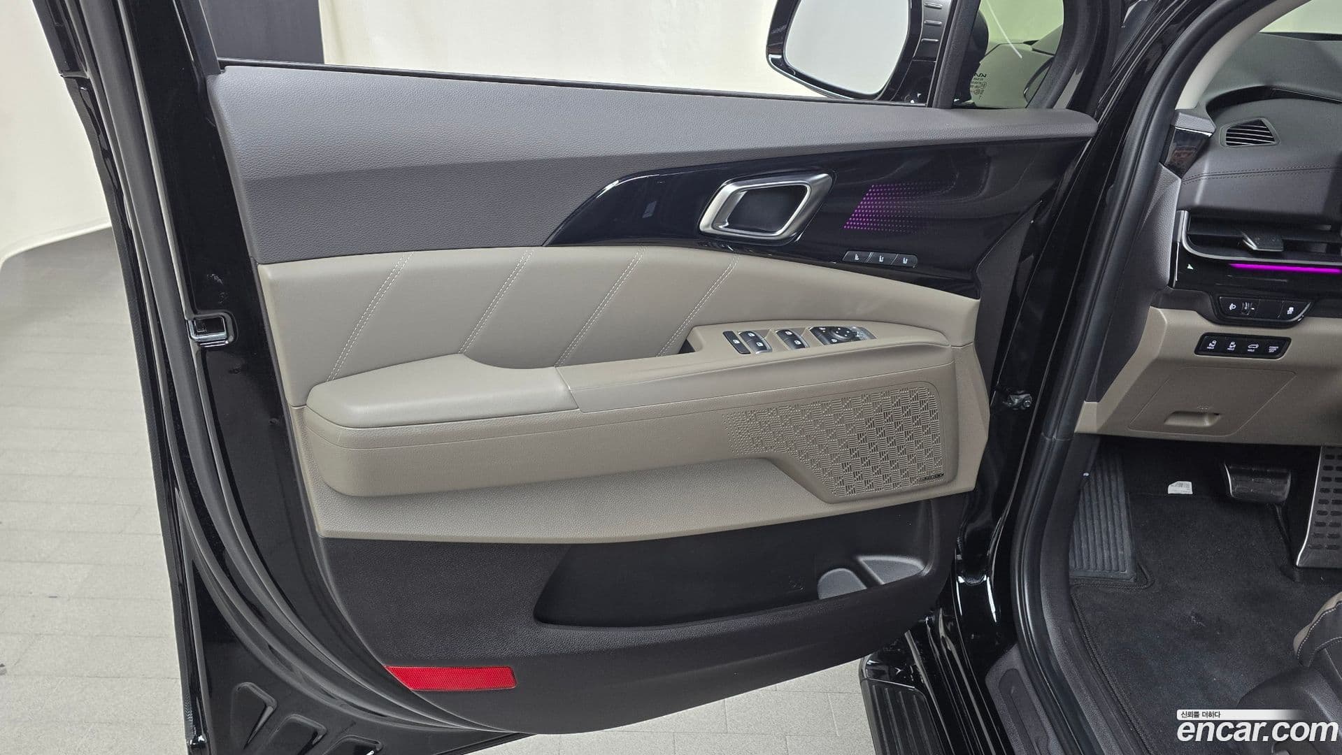 Main__Slider__Photo:Canival Kia 2025.2-23