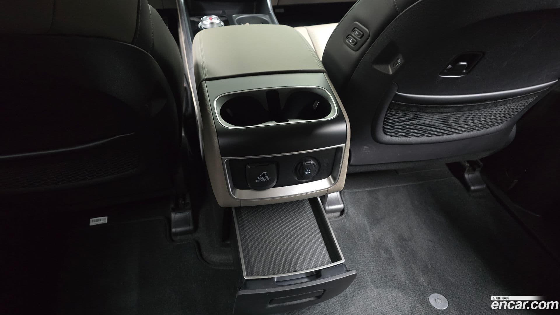 Main__Slider__Photo:Canival Kia 2025.2-31