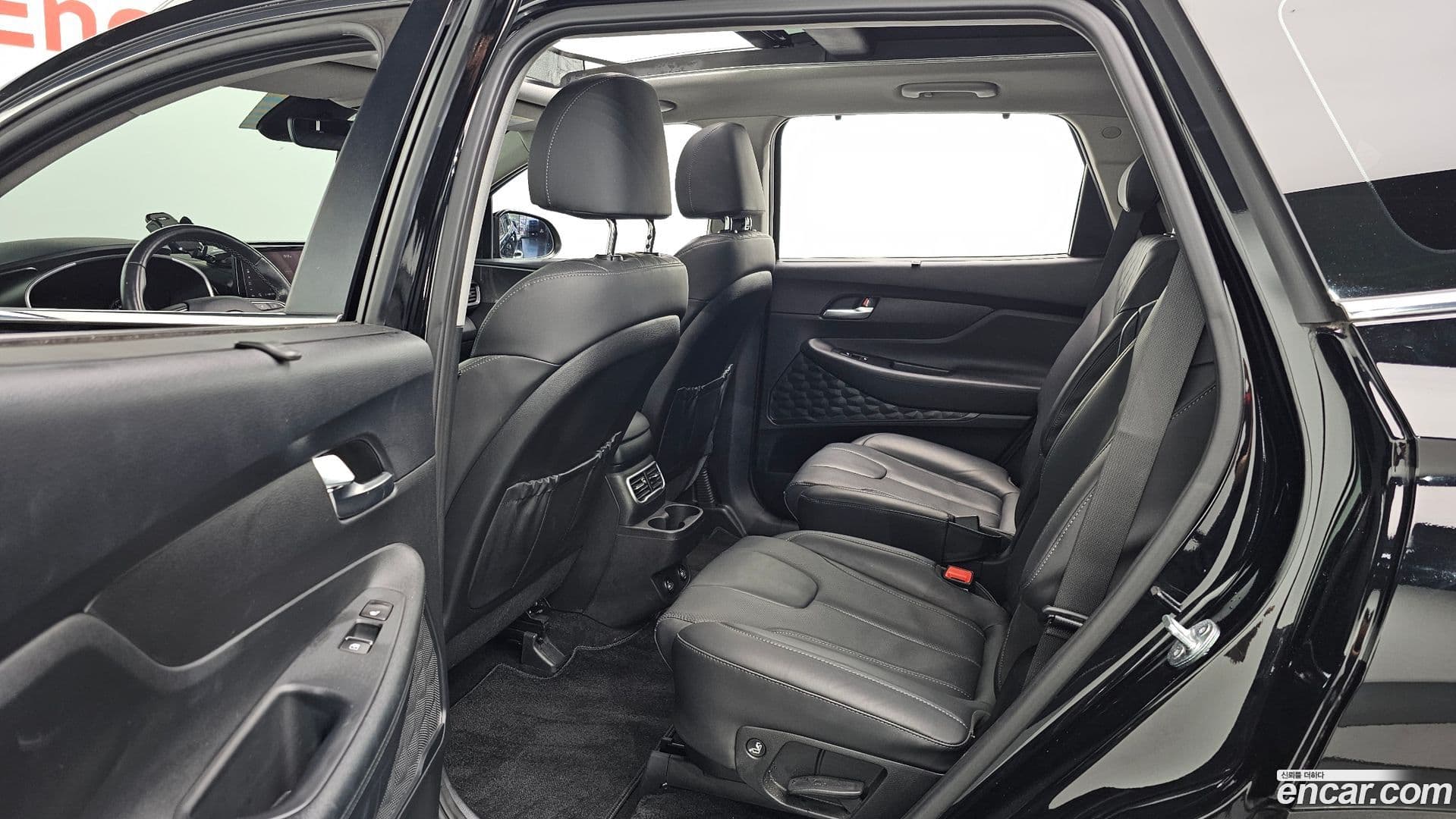 Main__Slider__Photo:Santafe Hyundai 2022.10-25