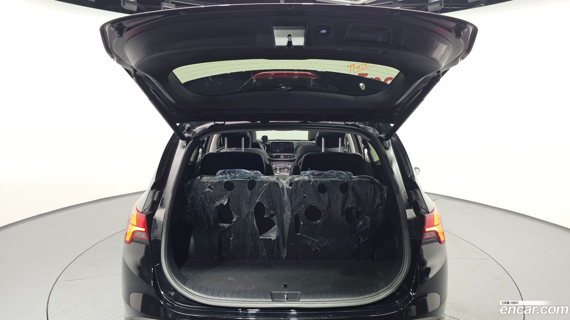 Main__Slider__Photo:Santafe Hyundai 2022.10-27