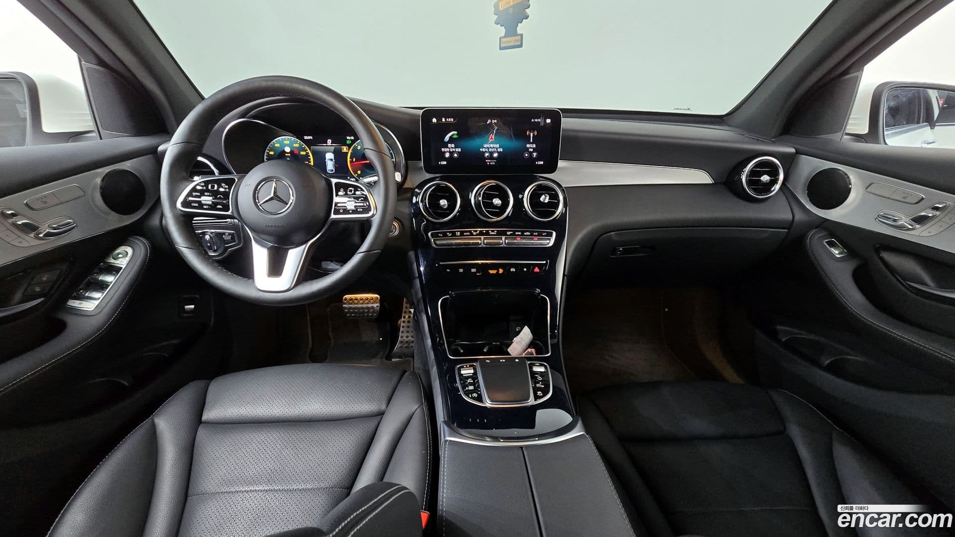 Main__Slider__Photo:GLC-Class Mercedes-Benz 2021.3-6