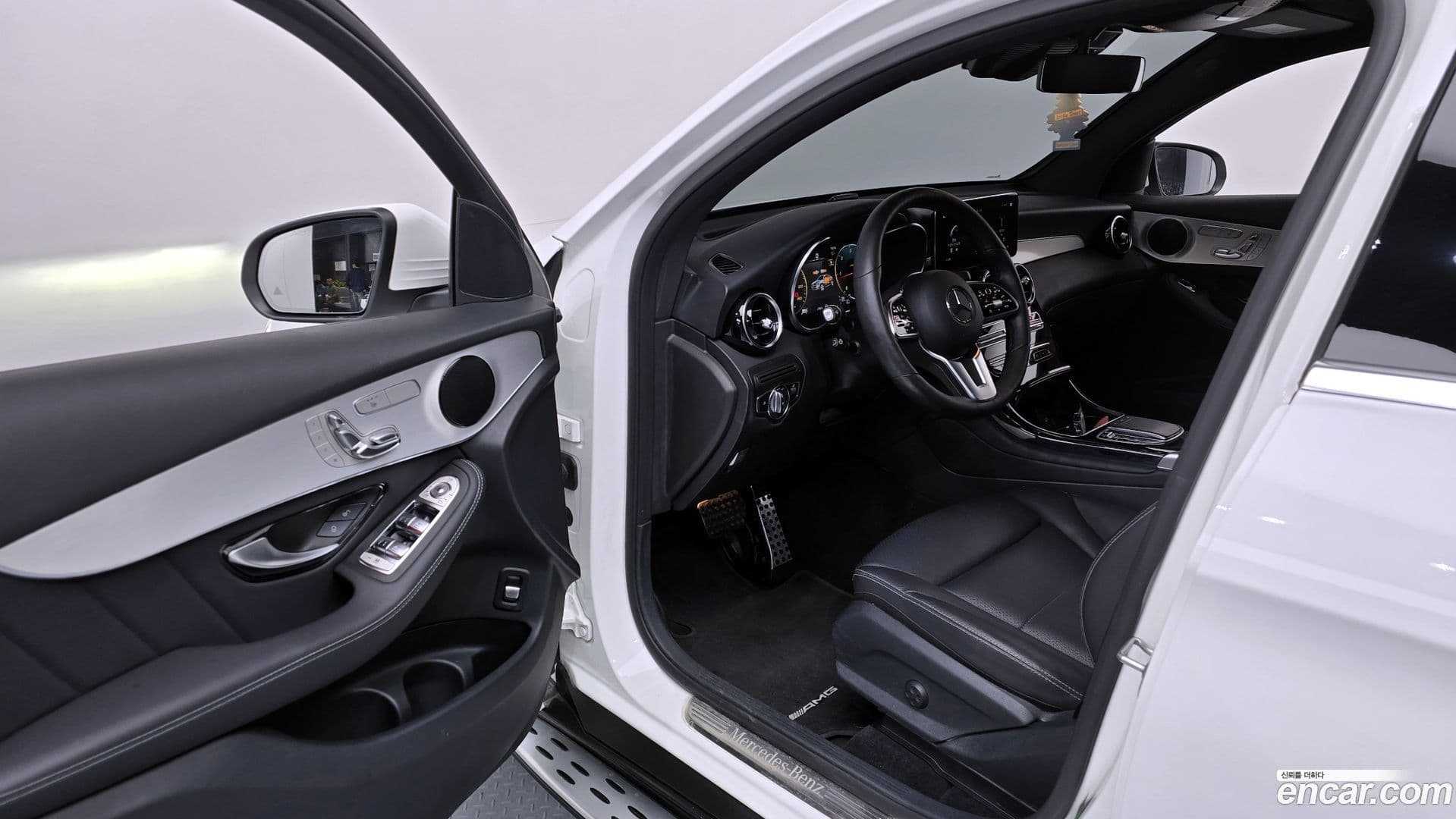Main__Slider__Photo:GLC-Class Mercedes-Benz 2021.3-9