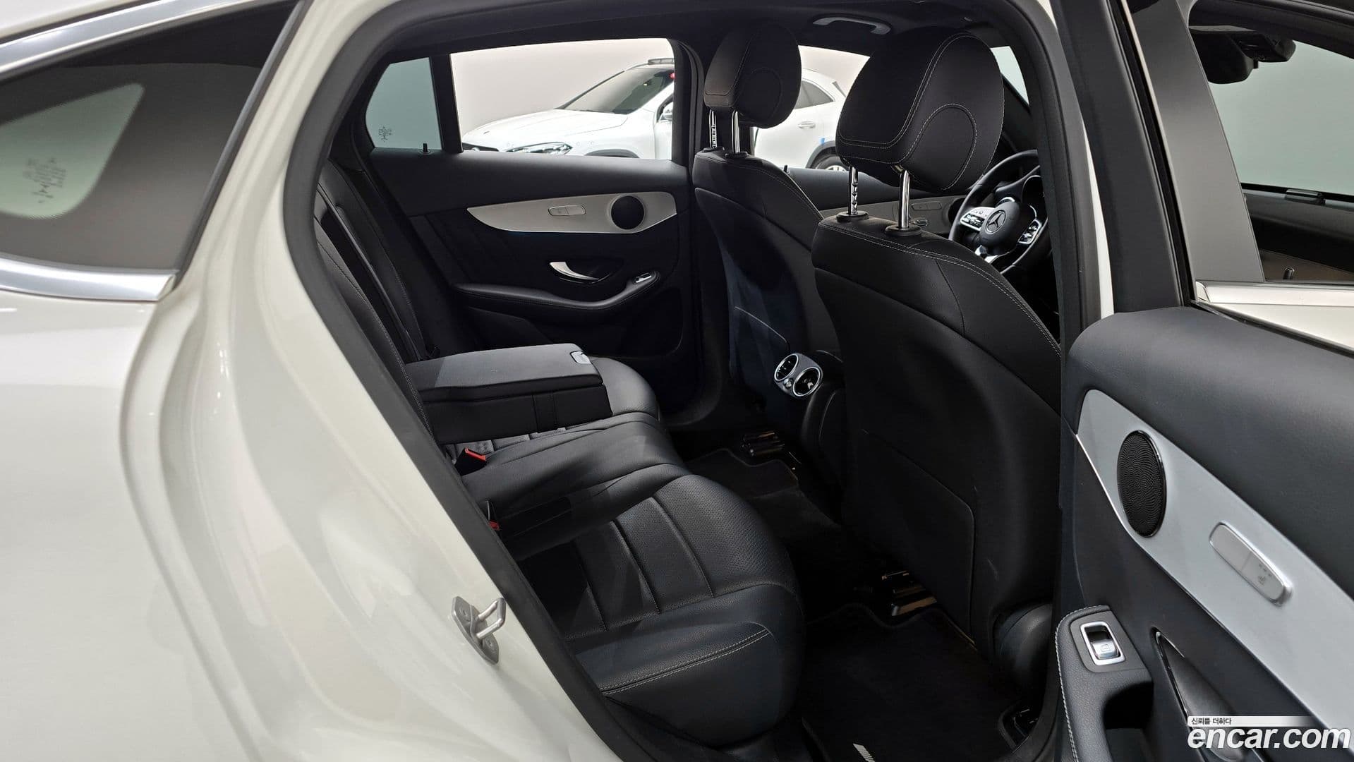 Main__Slider__Photo:GLC-Class Mercedes-Benz 2021.3-10