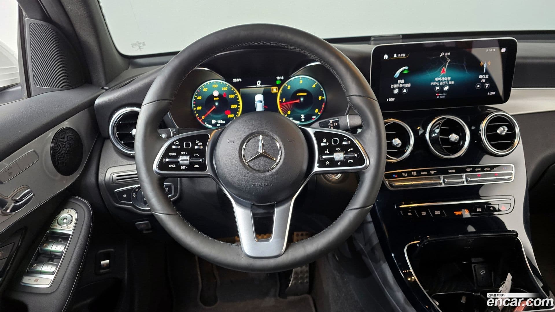 Main__Slider__Photo:GLC-Class Mercedes-Benz 2021.3-12