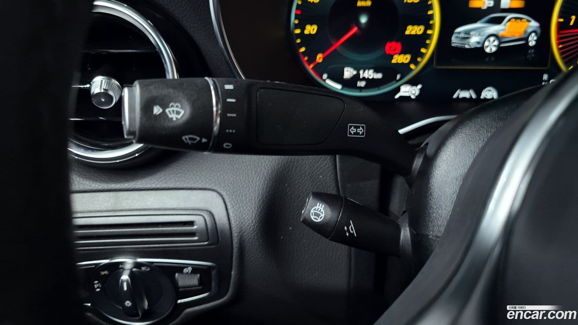 Main__Slider__Photo:GLC-Class Mercedes-Benz 2021.3-15
