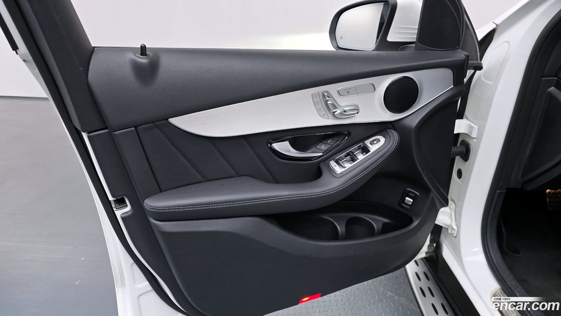 Main__Slider__Photo:GLC-Class Mercedes-Benz 2021.3-23