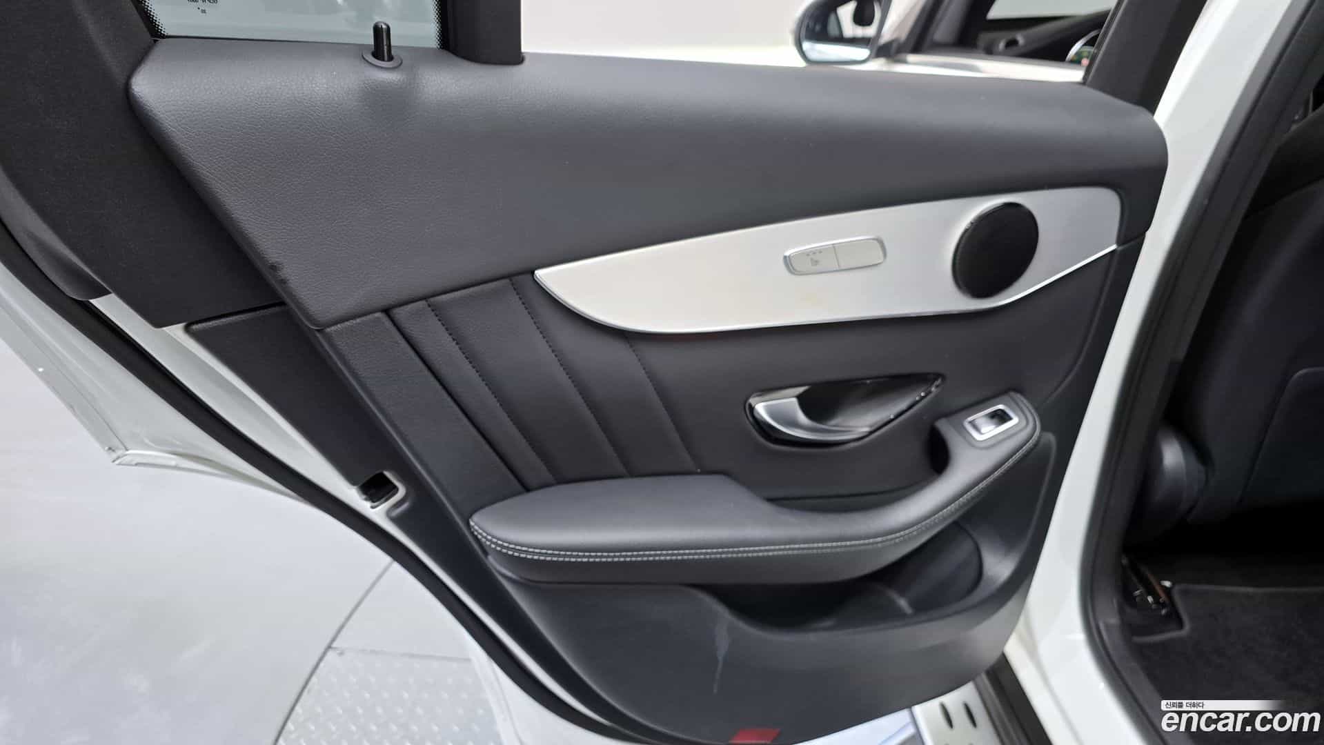 GLC-Class Mercedes-Benz 2021.3-INNER-035