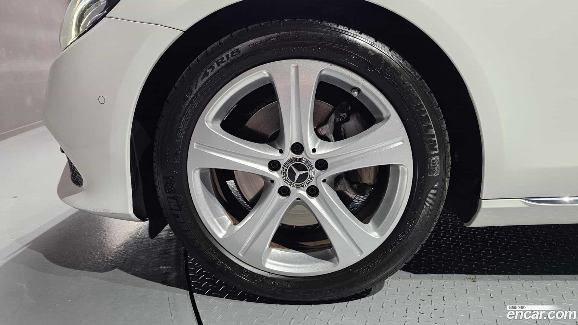 E-Class Mercedes-Benz 2018.2-OUTER-005