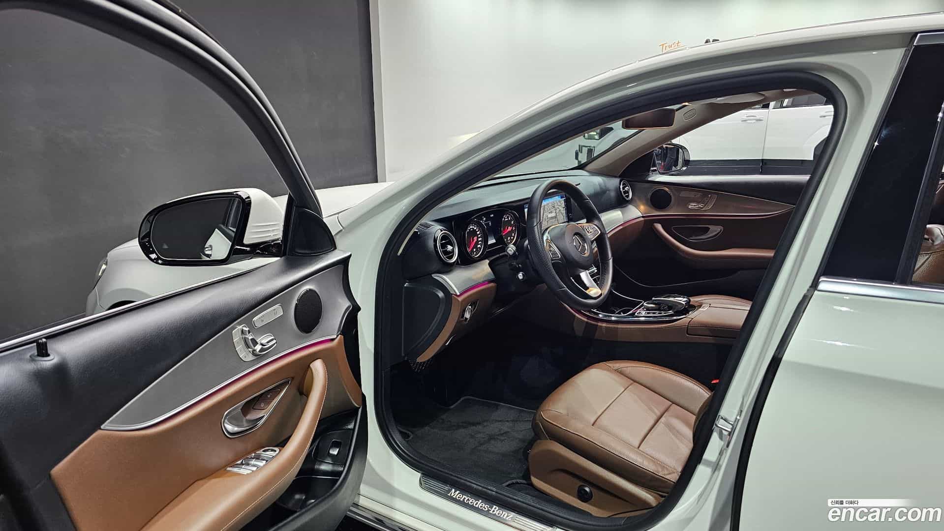 E-Class Mercedes-Benz 2018.2-INNER-010