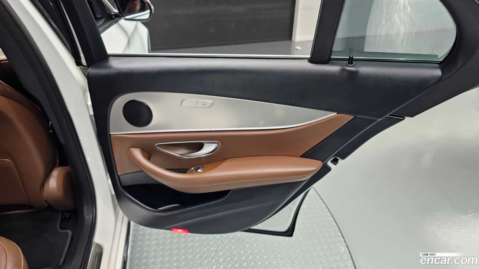 E-Class Mercedes-Benz 2018.2-INNER-035