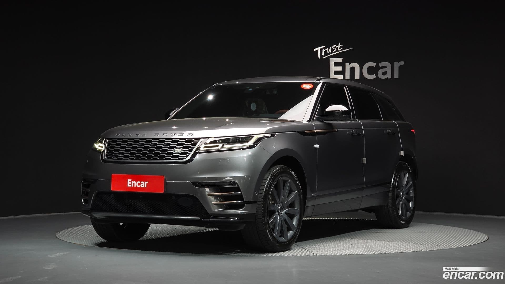 Main__Slider__Photo:Range Rover Velar Land Rover 2018.7-0