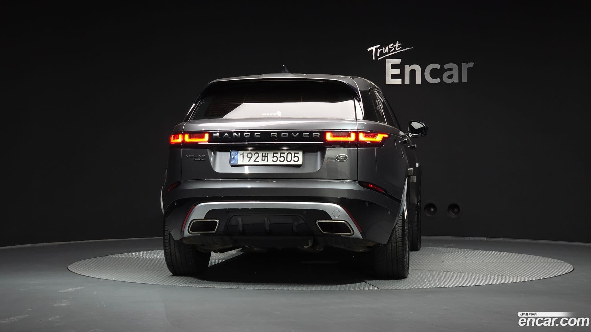 Main__Slider__Photo:Range Rover Velar Land Rover 2018.7-3