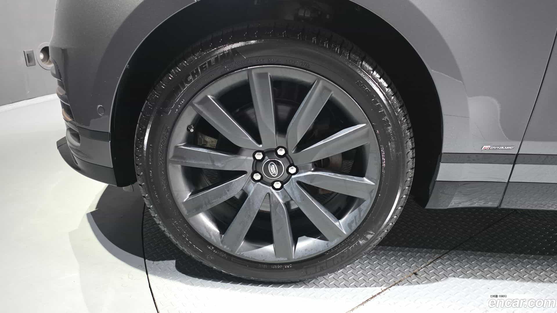 Range Rover Velar Land Rover 2018.7-OUTER-005