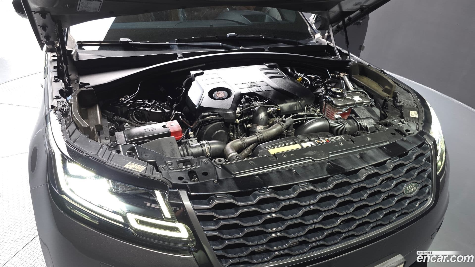 Main__Slider__Photo:Range Rover Velar Land Rover 2018.7-5