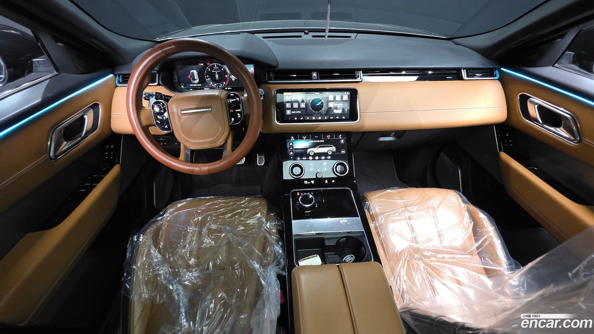 Main__Slider__Photo:Range Rover Velar Land Rover 2018.7-6