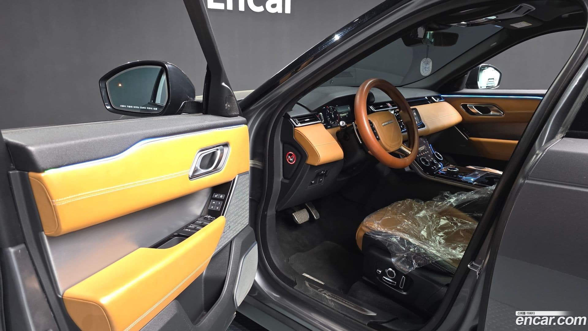 Main__Slider__Photo:Range Rover Velar Land Rover 2018.7-9