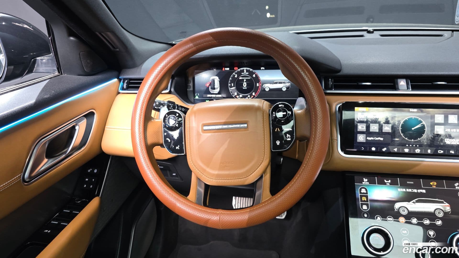 Main__Slider__Photo:Range Rover Velar Land Rover 2018.7-12