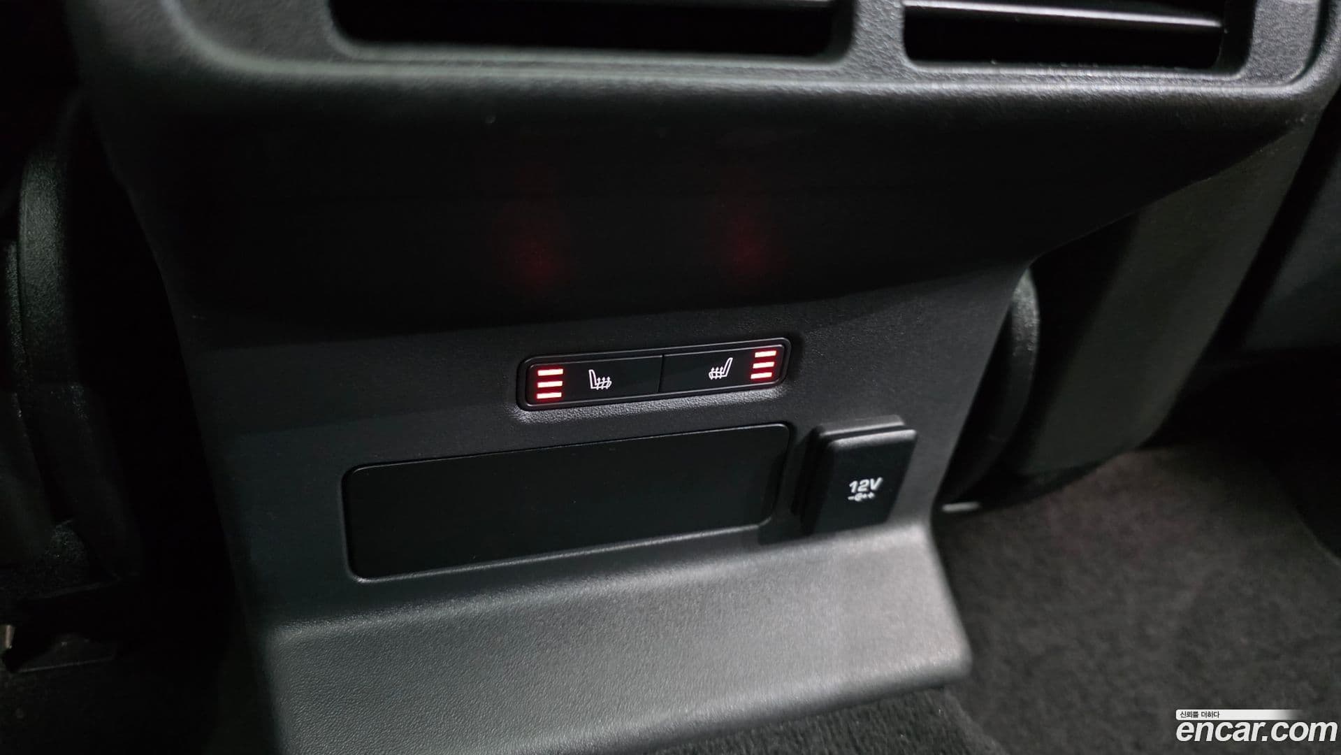 Main__Slider__Photo:Range Rover Velar Land Rover 2018.7-17