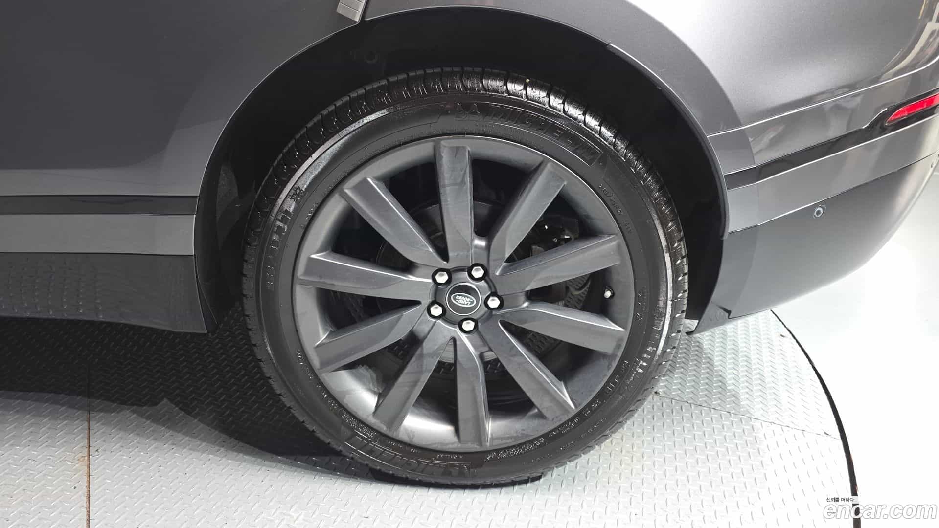 Range Rover Velar Land Rover 2018.7-OUTER-031