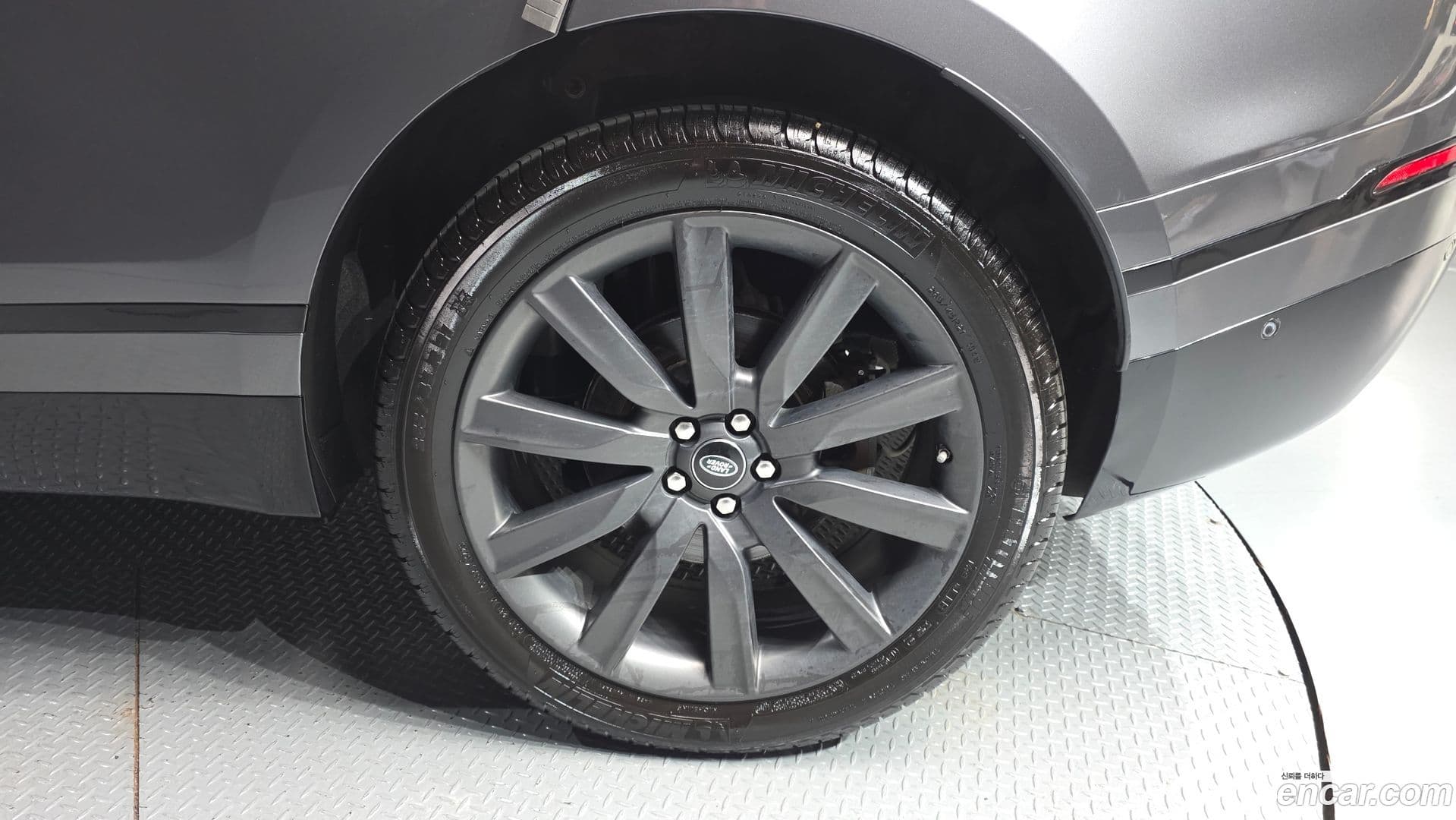 Main__Slider__Photo:Range Rover Velar Land Rover 2018.7-20