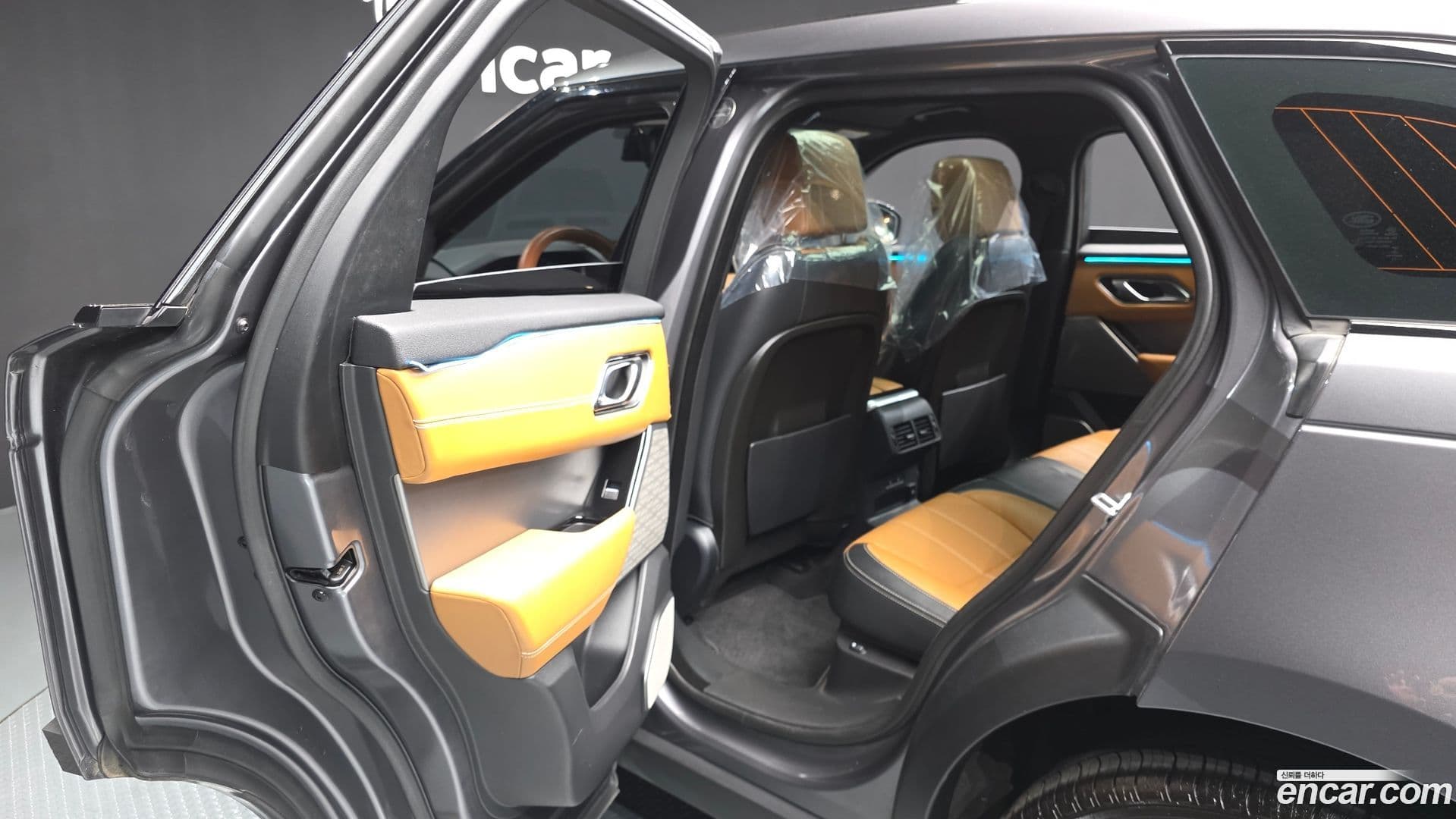 Main__Slider__Photo:Range Rover Velar Land Rover 2018.7-25