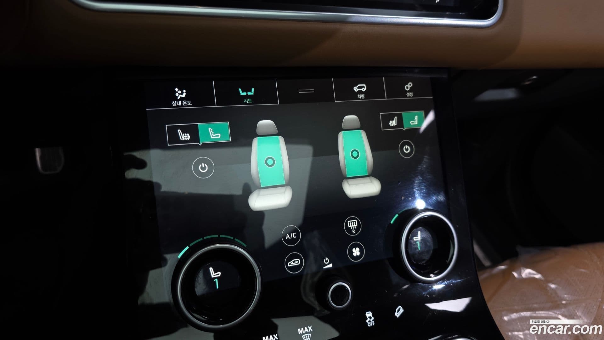 Main__Slider__Photo:Range Rover Velar Land Rover 2018.7-27
