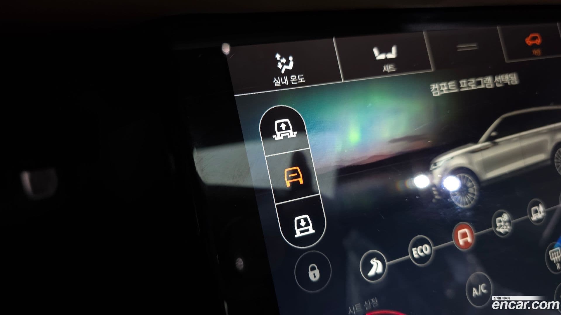 Main__Slider__Photo:Range Rover Velar Land Rover 2018.7-28